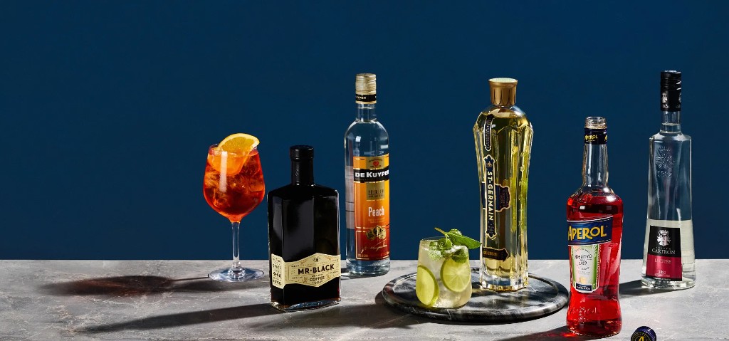 Paramount Liquor — Dark navy/blue branded e-commerce platform — multi-brand wholesale liquor marketplace with Evolution Rewards.